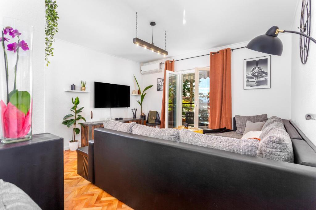 Living area at CAROVO 7 apartment