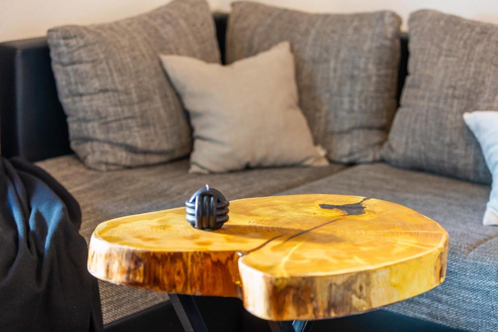 Living area — photo 2 at CAROVO 7 apartment
