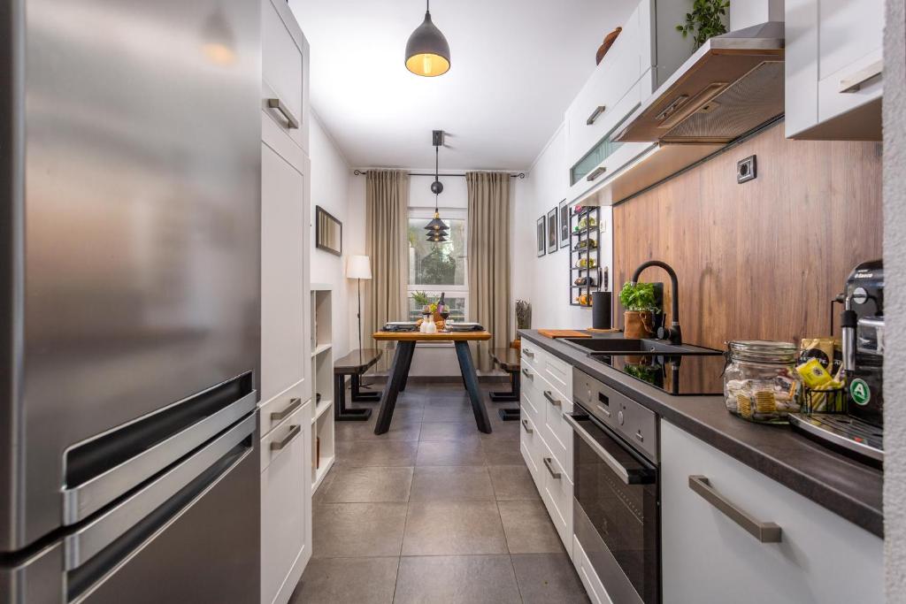 Kitchen & dining — photo 2 at CAROVO 7 apartment