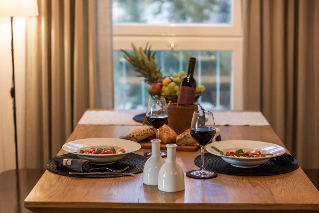 Kitchen & dining — photo 3 at CAROVO 7 apartment