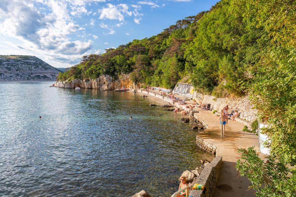 Prime bay beach atmosphere near CAROVO 7